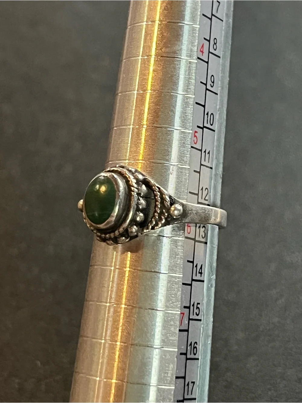Sterling Silver Malachite Ring with beaded detail. Sz 6.